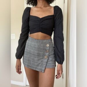 Black long sleeve cropped top